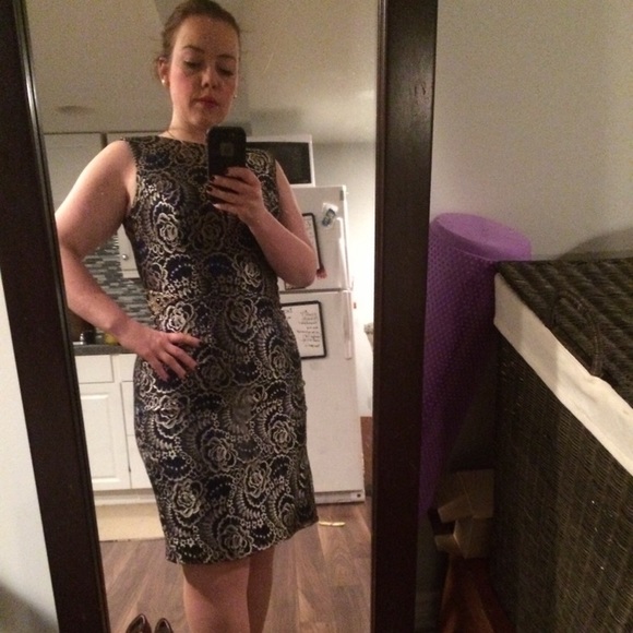 Dress - Picture 7 of 10